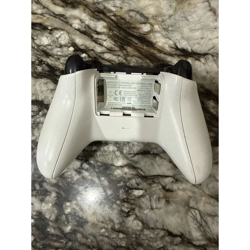 Microsoft Xbox One Wireless Controller White 1708 FOR PARTS ONLY